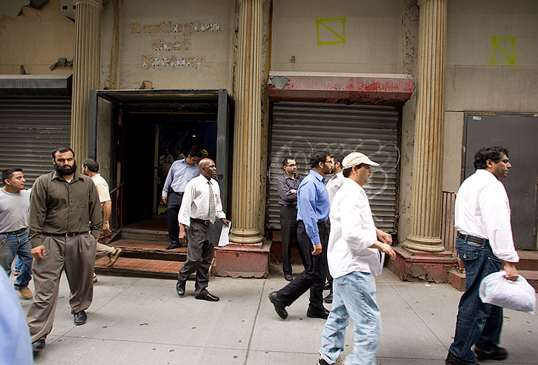 elmarco-lookingattheleft-0001