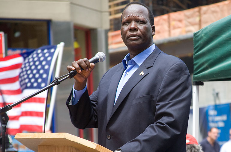 elmarco-lookingattheleft-0017