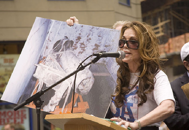 elmarco-lookingattheleft-0233